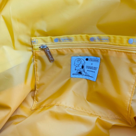 LeSportsac x Snoopy Peanuts Deluxe Large Weekender Travel Tote w Cosmeti… - Picture 5 of 8